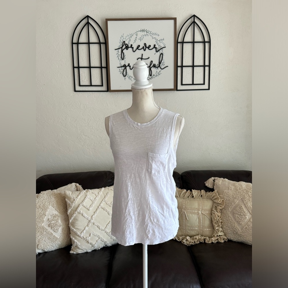 Vuori White Sleeveless Tank Top with Pocket